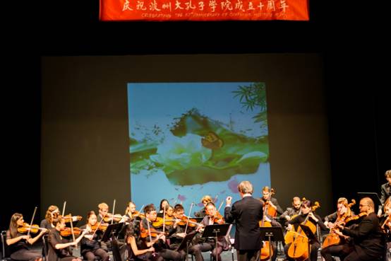 华体会官方网与波州大音乐学院师生为孔院十周年庆典合奏《茉莉花》《赶牲灵》.jpg